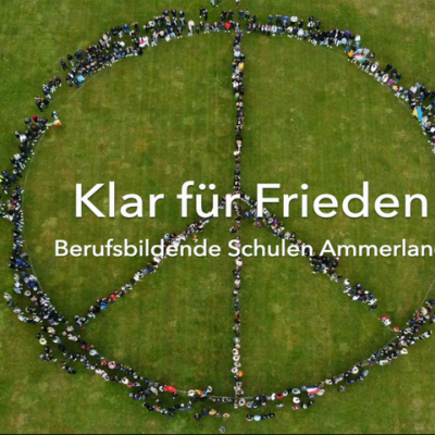 Schülerinnen und Schüler der BBS Ammerland setzen Zeichen für Frieden
