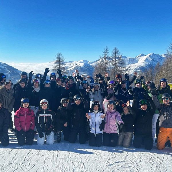 Skikurs der 12. Klasse – Eine unvergessliche Woche in den Alpen