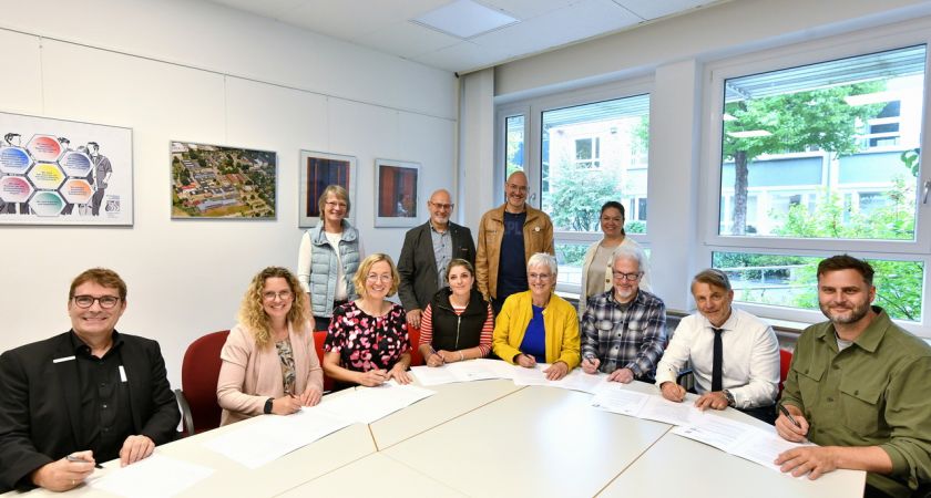 Unterzeichen der Kooperationsverträge