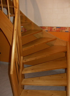 Konstruktion einer gewendelten Holztreppe