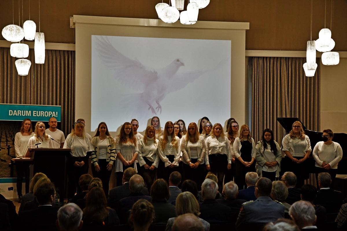Klasse F2-Q-2A - wünschen uns den Frieden.JPG